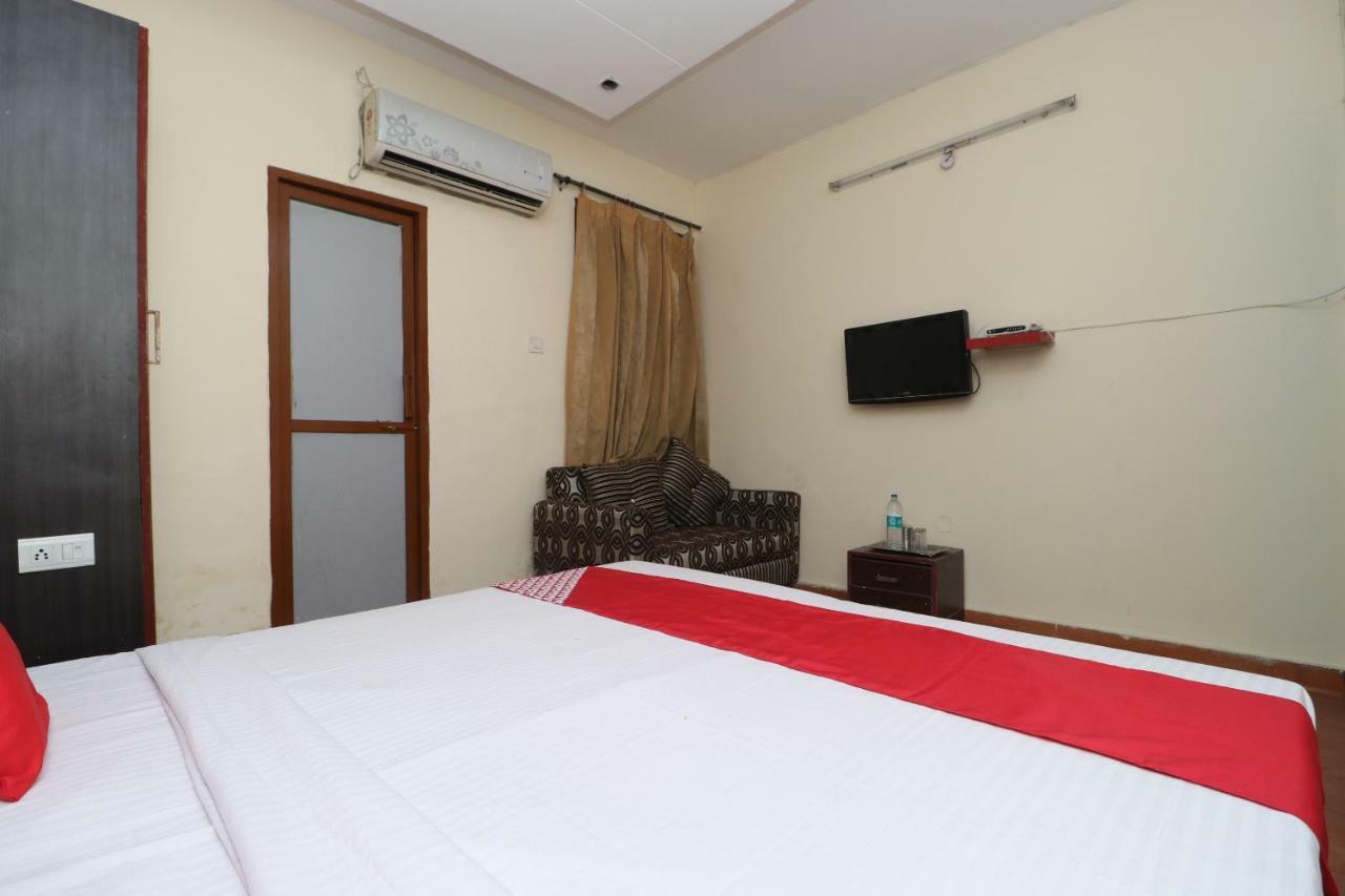 Oyo 29852 Hotel Golden View Abadpura Exterior photo